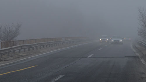 АМСМ: Намалена видливост поради магла на патиштата