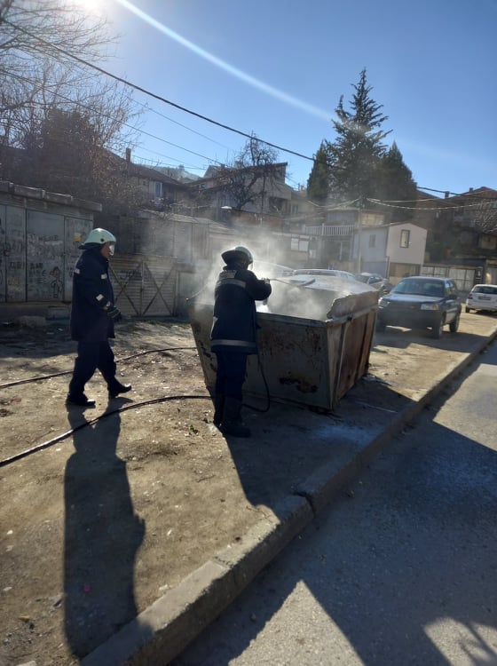 Предизвикан пожар во контејнер во Велес, ЈКП „Дервен“ со апел до граѓаните