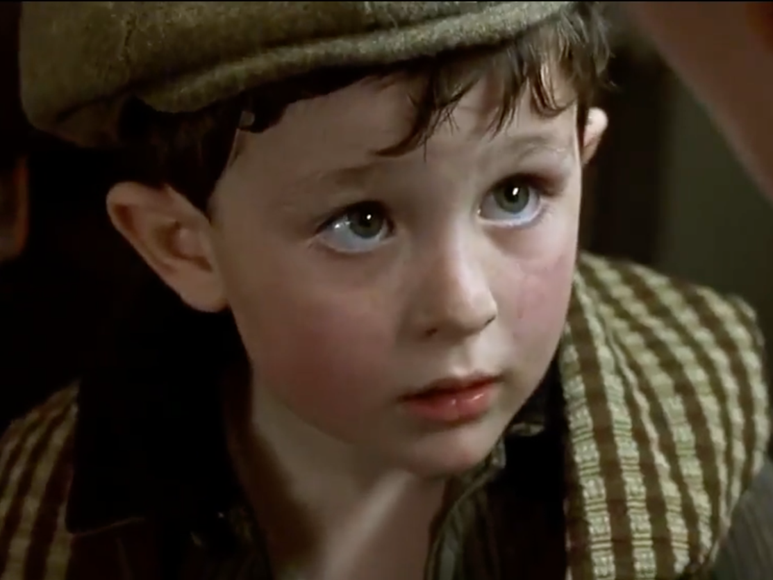 Малото момче од „Титаник“ сѐ уште заработува од филмот: За тоа е заслужна неговата мајка
