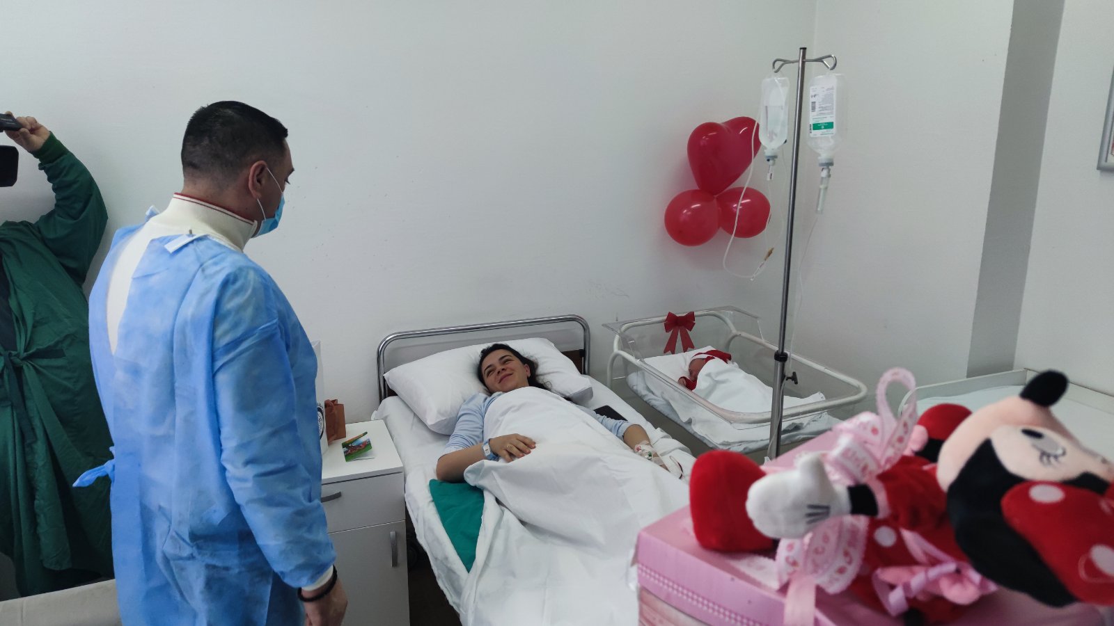 Женско е првото родено бебе во Кавадарци во новата година (видео)