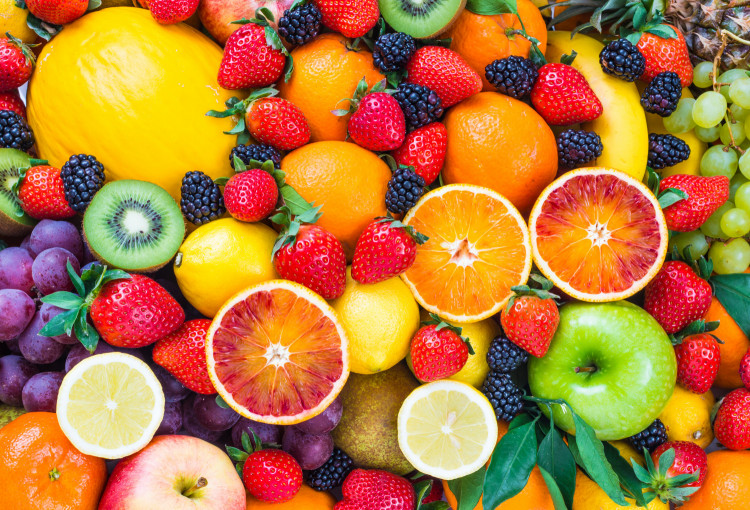 Влијаат поволно на организмот: Овошја кои се најдобар избор во летните месеци