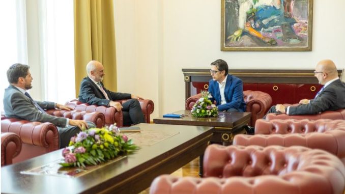 Пендаровски и Гир разговараа за предизвиците во преговарачкиот процес со ЕУ