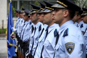 МВР реагира: Приправниците во полиција почнуваат со работа од понеделник, комплетни униформи ќе добијат тогаш