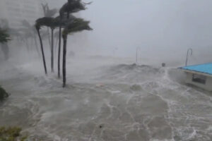 Ураганот Иjан предизвика поплави на Флорида, два милиони луѓе без струја