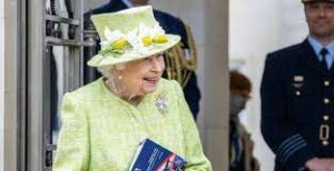 Колку Елизабета Втора ги чини британските даночни обврзници?