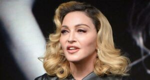 Мадона прва жена со „ТОП 10“ албуми во пет различни децении