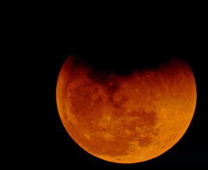 Утре последно затемнување на крвавата месечина до 2025 година