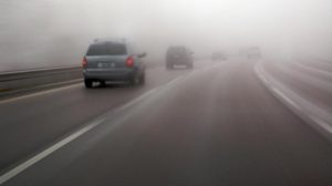 Поради магла намалена видливост до 15 метри на патниот правец Тетово - Попова Шапка