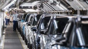 Недостигот на чипови ќе го забави германското производство на автомобили најмалку до 2024 година