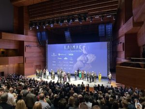 Седмиот филм на Милчо Манчевски: „Кајмак“ премиерно прикажан пред македонската публика