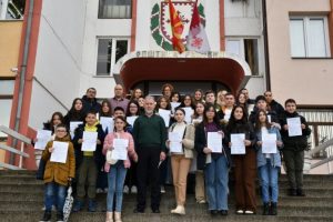 Поделени договорите за стипендии на најдобрите основци и средношколци во Радовиш