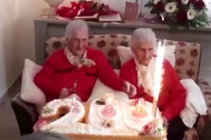 Близначки од Италија го прославија својот 100-ти роденден, заедно наполнија 200 години