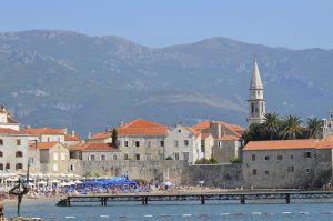 Над 140 илјади луѓе ја напуштиле Црна Гора во последниве 25 години