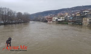 За шест сантиметри е намален водостојот на река Вардар во Велес