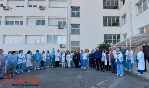 Протестираа здравствените работници, администрацијата и техничкиот персонал на Општа болница Велес, ги соопштија барањата (фото и видео)