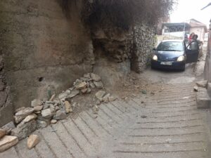 Потребна е итна интервенција: Ако не реагира општината, ќе се урне потпорен ѕид во Велес (фото)