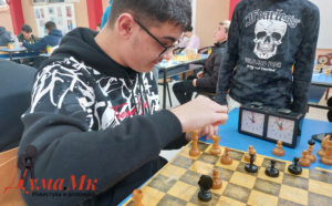 Мобилно новинарство: Најинтелигентната спортска игра – предизвик за учениците во Велес (фото и видео)