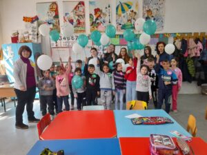 Првачињата на ООУ„Панко Брашнаров“и младите го одбележаа Меѓународниот ден на среќата (фото)