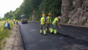АМСМ: По осум часа дневно затворен за сообраќај регионалниот пат Велес - Градско