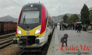 На железничка станица во Велес уапсен кондуктер кој помагал при превезување мигранти