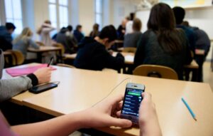 Препораки за безбедност во училиштата, ќе се воведе и режим за користење на телефон на часови