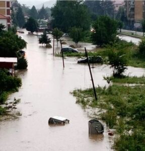 Делчево прогласи природна непогода од поплави и град, на градот потребна му е помош