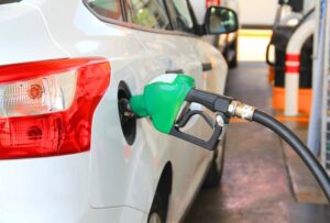 Нови цени на горивата, бензинот поевтинува, дизелот поскапува