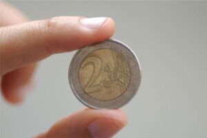 Косово преплавено со лажни монети од 2 евра