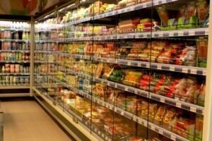 Владата денеска на седница ќе носи одлука за поевтинување на над 50 прехранбени производи