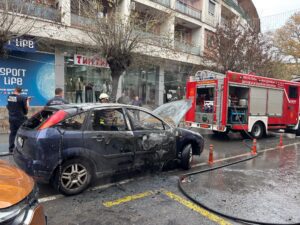 Возилото што се запали во движење во Велес оштети и паркирано возило „рено“ 21a20de5-768b-4bbc-9461-b220cbe0671d