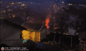 Пожар изгоре „бмв“ и опожари гаража во Велес Пожар