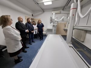 Велешка болница набави нови медицински апарати, од месец мај на Очно одделение ќе се оперира и катаракта (видео и фото) 11