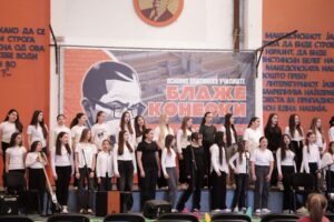 Велигденски концерт во ООУ„Блаже Конески“ Велес, талентирани ученици приредија предпразнично музичко доживување (фото) 2