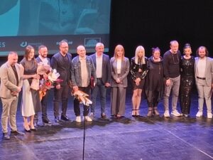 Министерот Љутков го прогласи за завршен V Театарски фестивал „5РЕ“ во Велес, вчера вечер на лауреати и награди 6