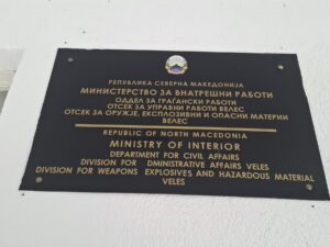 Возрасен маж го бранел домот од мачки со поставена механичка стапица, го пријавиле во полиција МВР