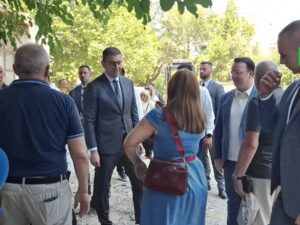 Доизградбите на цевководот за дотур на вода во езеро „Младост“ и на велешката катната гаража приоритети на Влада, констатира премиерот Мицкоски во Велес (видео) Мицковски