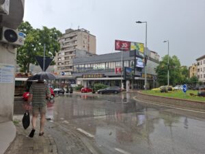 Облачно со сончеви периоди, а наместа ќе биде нестабилно со пороен дожд Foto - Veles po dozd