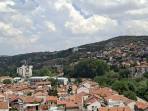 Foto - Veles so Spomen Kosturnica od Teke