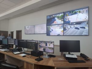 Работи Командниот центар на системот „Безбеден град“ на СВР Велес, министерот Тошковски соопшти дека за ден ипол има околу 150 казни (видео) 20260913_121446
