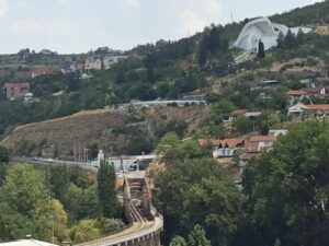 foto -Spomen Kosturnica od daleku