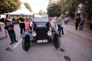 Возилото марка „Ford Model T“ и автомобилите на „Застава“ од Крагуевац најинтересни за посетителите на изложбата на олдтајмери во Велес 1
